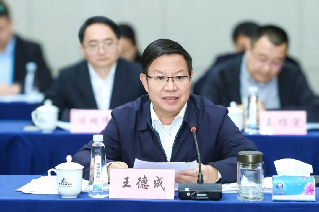 五糧液集團黨委副書記、副董事長、總經理鄒濤一行到訪集團